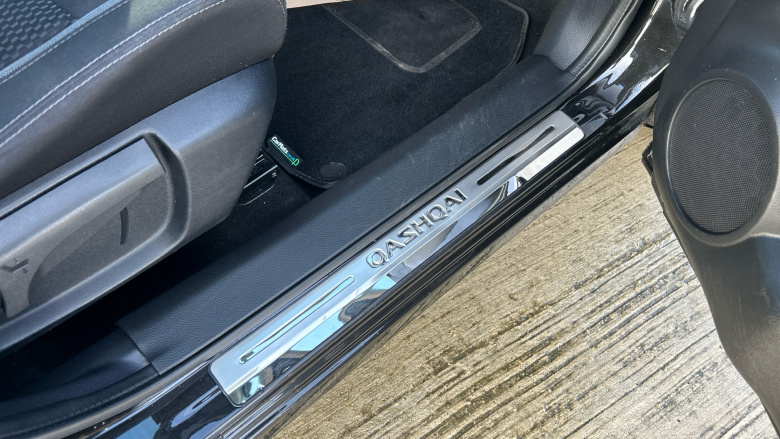 Nissan Qashqai 1.3 DiG-T Acenta Premium 5dr Petrol Hatchback